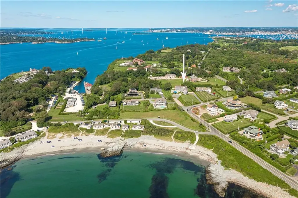 41 Castle Hill Avenue Newport RI 02840