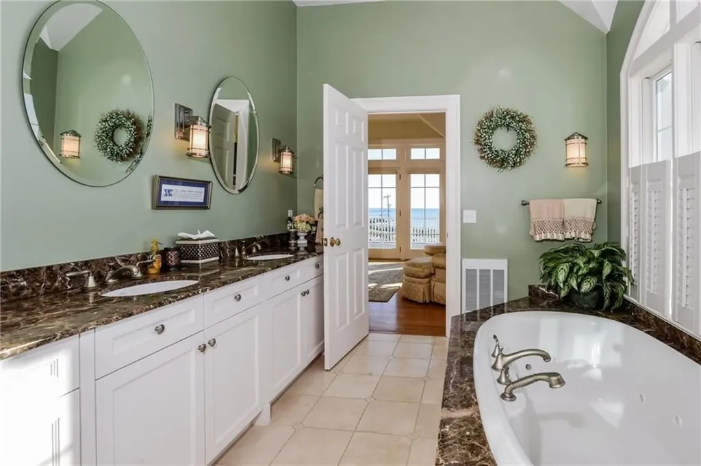 41 Castle Hill Avenue Newport RI 02840