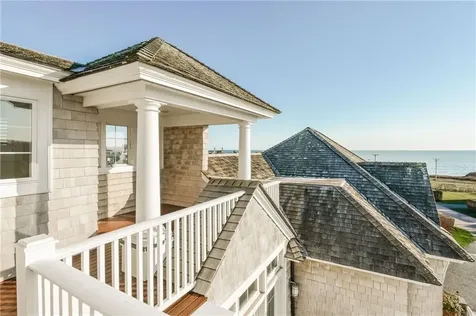 41 Castle Hill Avenue Newport RI 02840