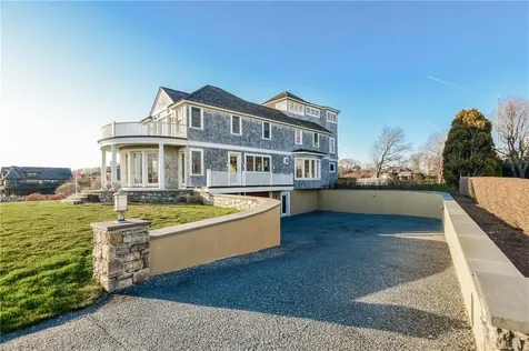 41 Castle Hill Avenue Newport RI 02840