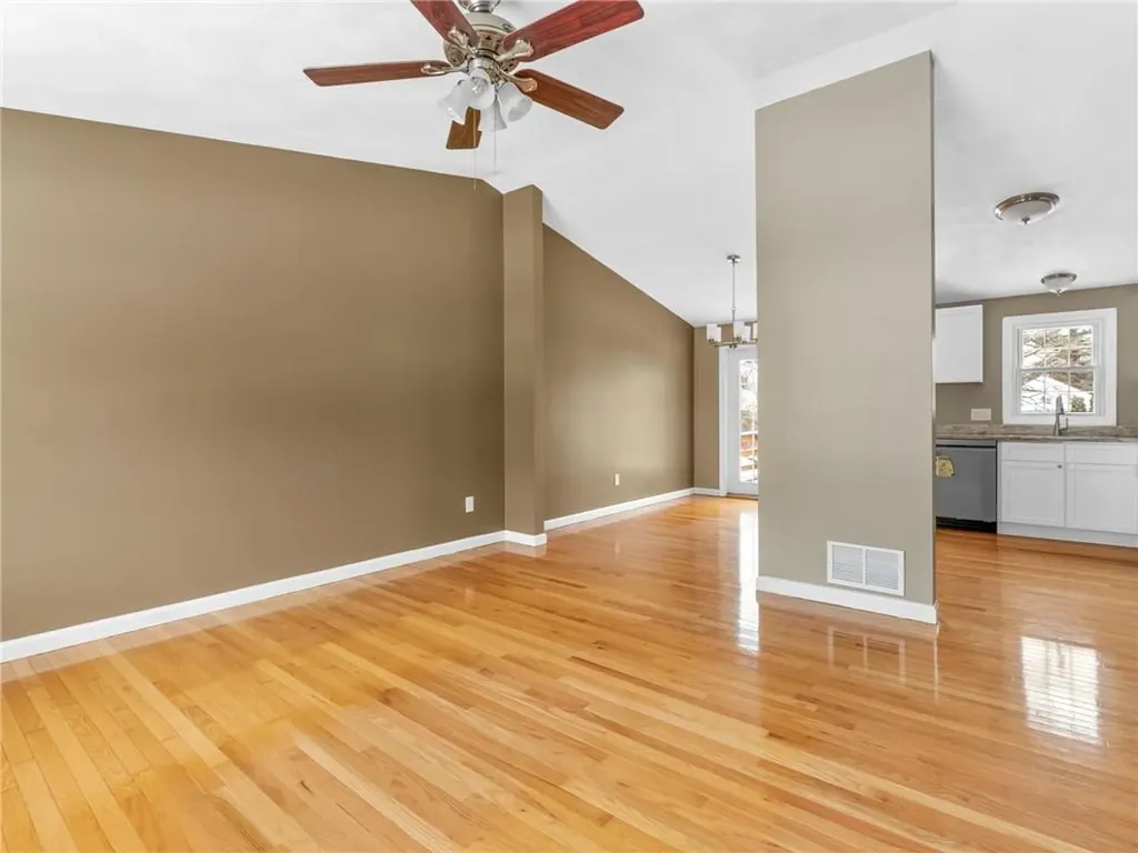 92 June Avenue Warwick RI 02889