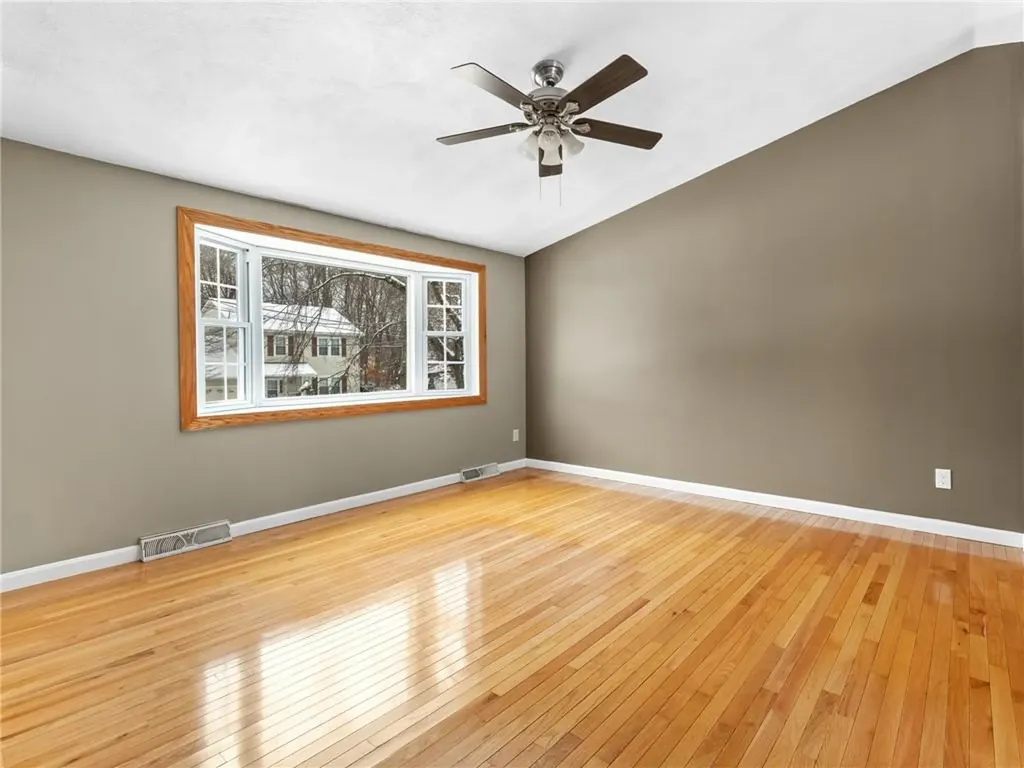 92 June Avenue Warwick RI 02889