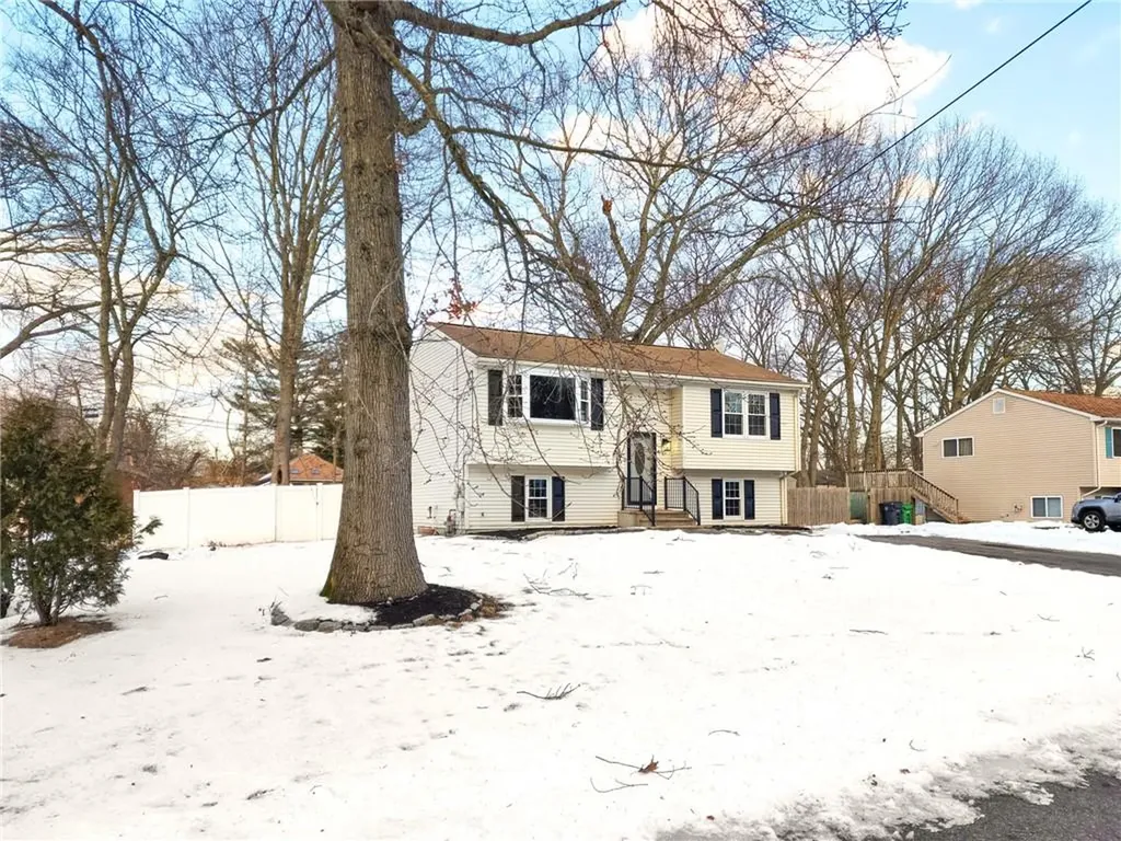 92 June Avenue Warwick RI 02889