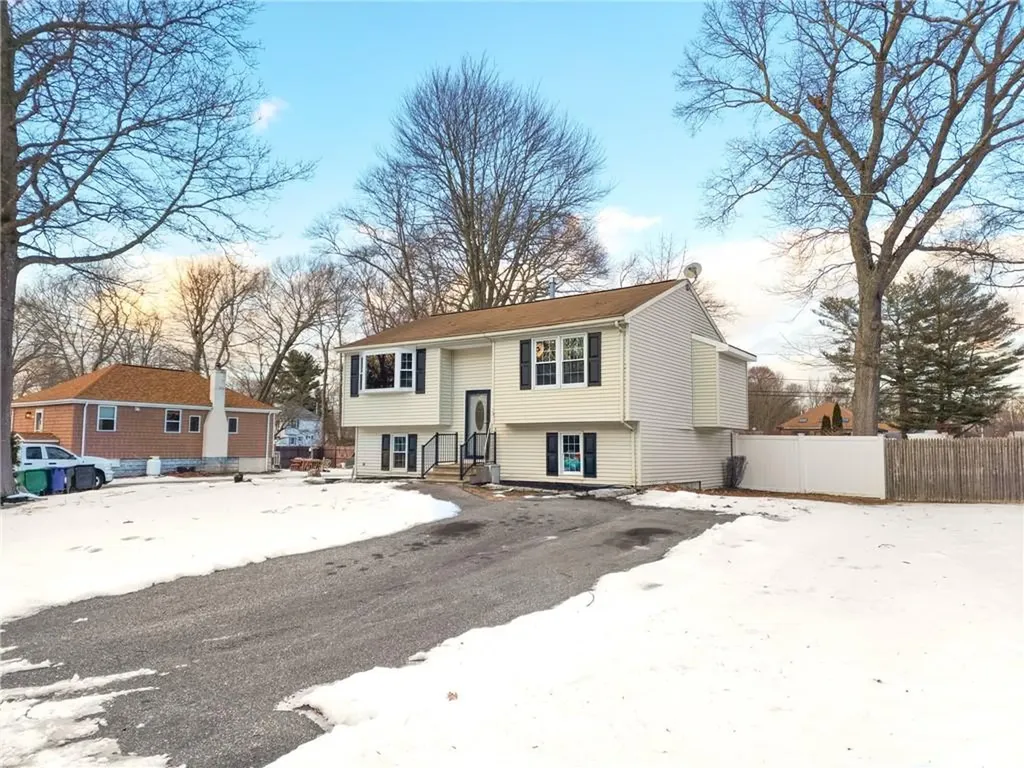 92 June Avenue Warwick RI 02889