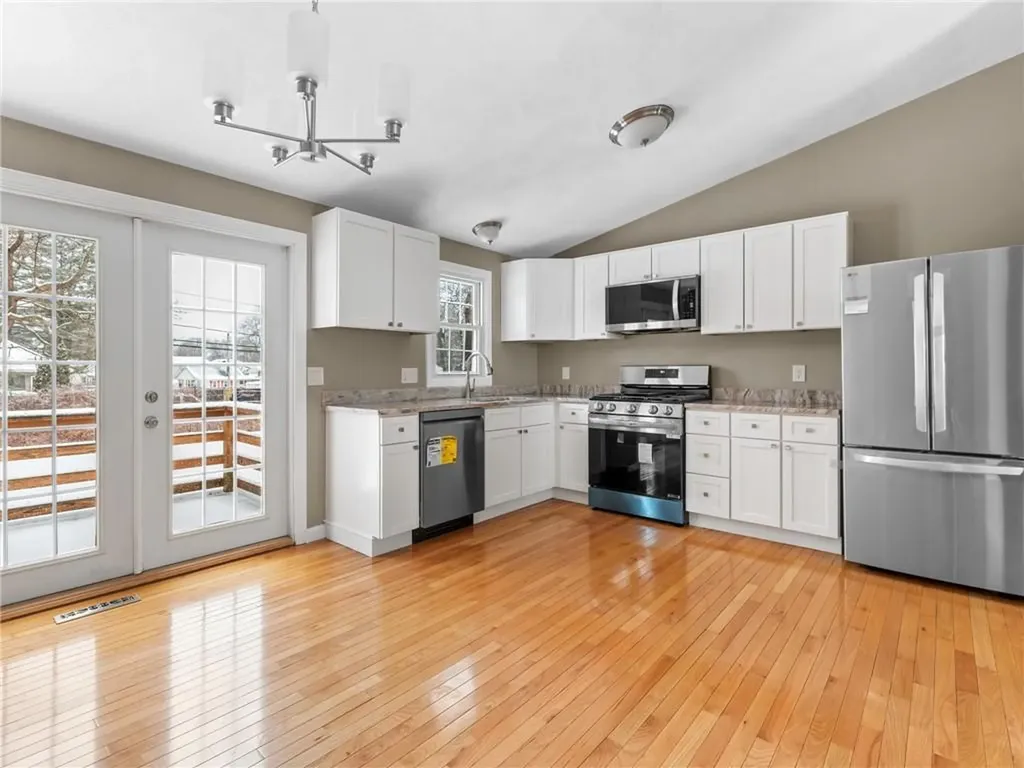92 June Avenue Warwick RI 02889