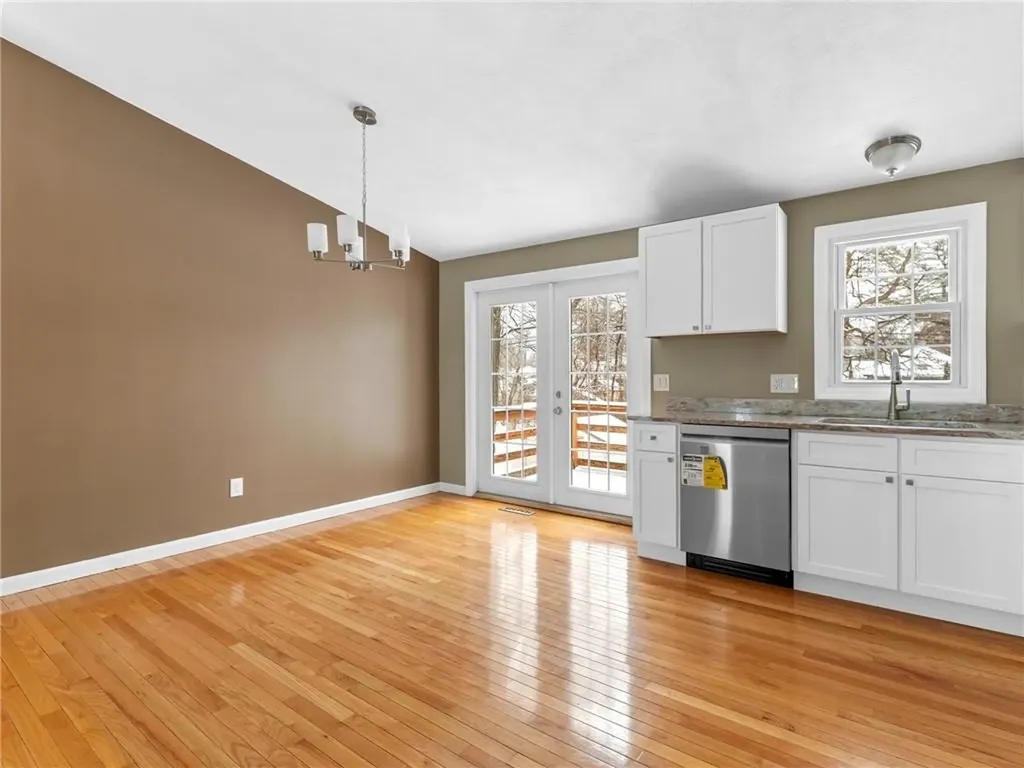 92 June Avenue Warwick RI 02889