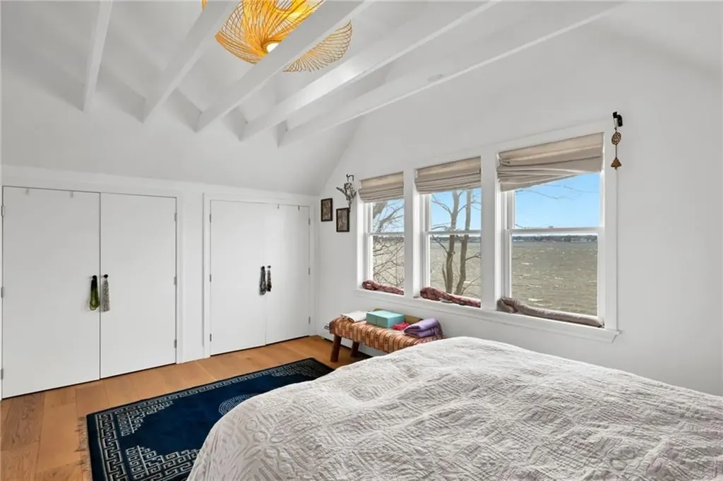 19 Jackson Avenue East Providence RI 02915