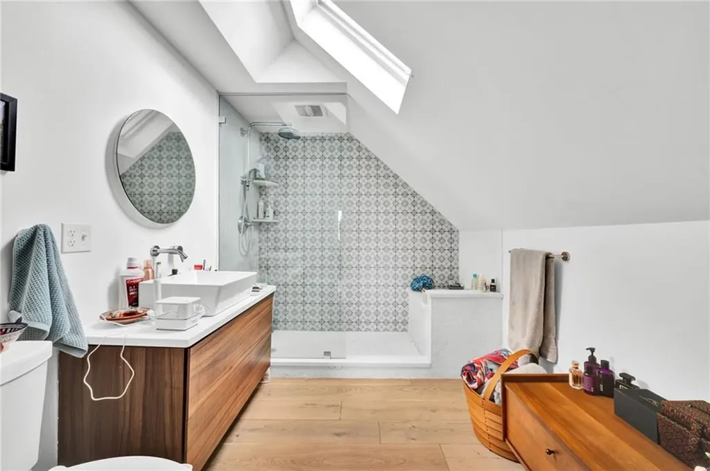 19 Jackson Avenue East Providence RI 02915