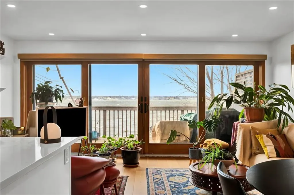 19 Jackson Avenue East Providence RI 02915