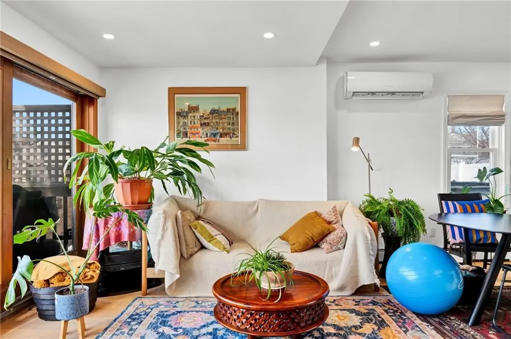 19 Jackson Avenue East Providence RI 02915