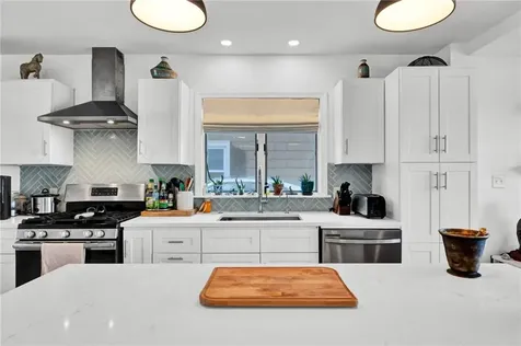 19 Jackson Avenue East Providence RI 02915