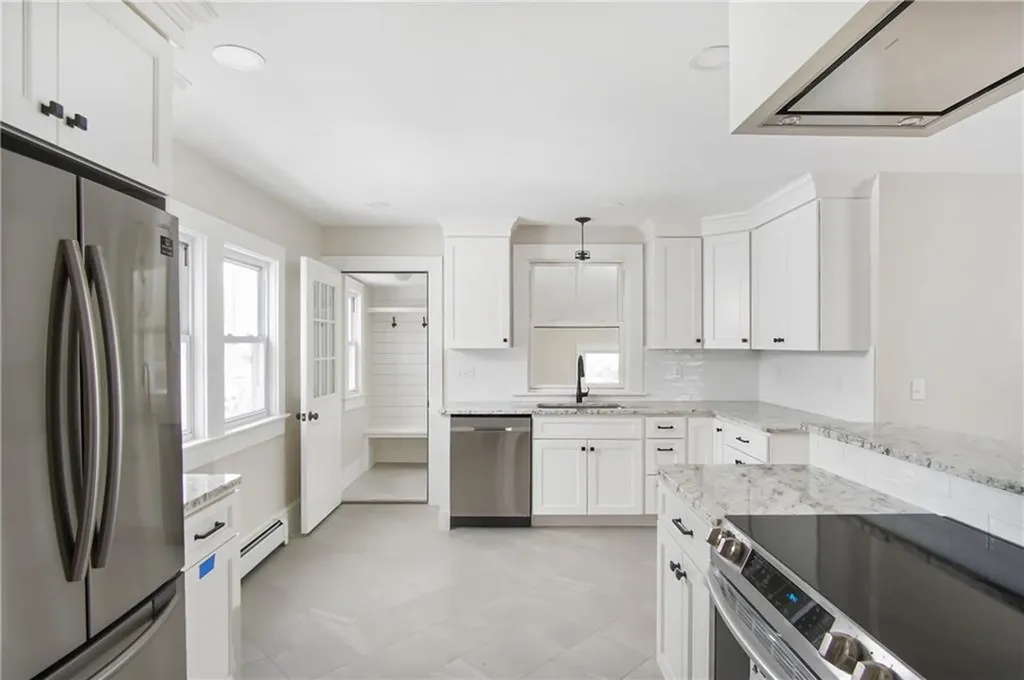 38 West Main Road Portsmouth RI 02871