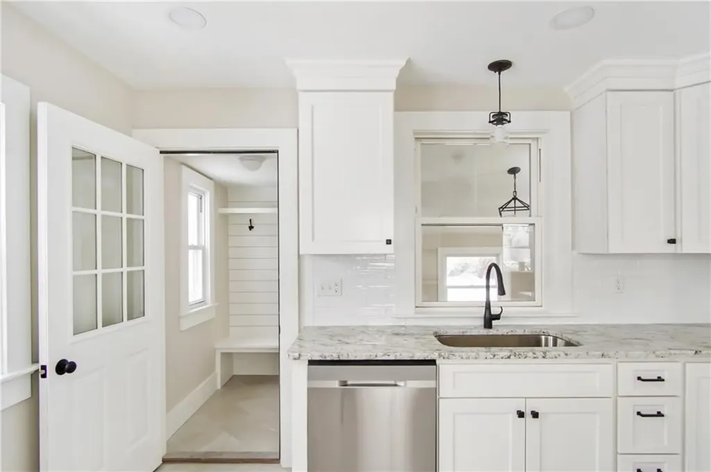 38 West Main Road Portsmouth RI 02871