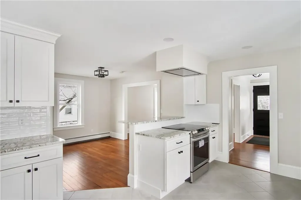38 West Main Road Portsmouth RI 02871