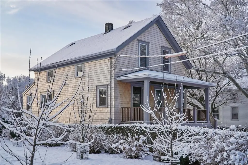 38 West Main Road Portsmouth RI 02871