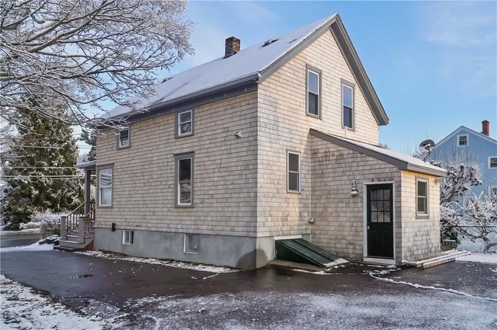 38 West Main Road Portsmouth RI 02871