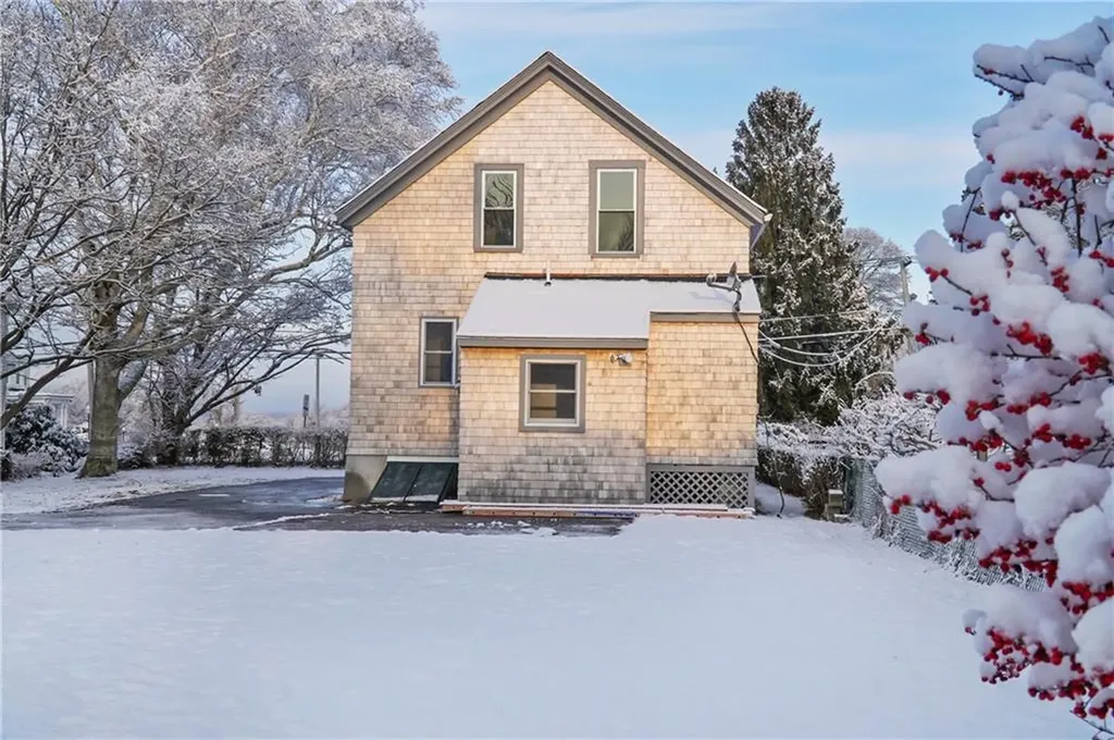 38 West Main Road Portsmouth RI 02871