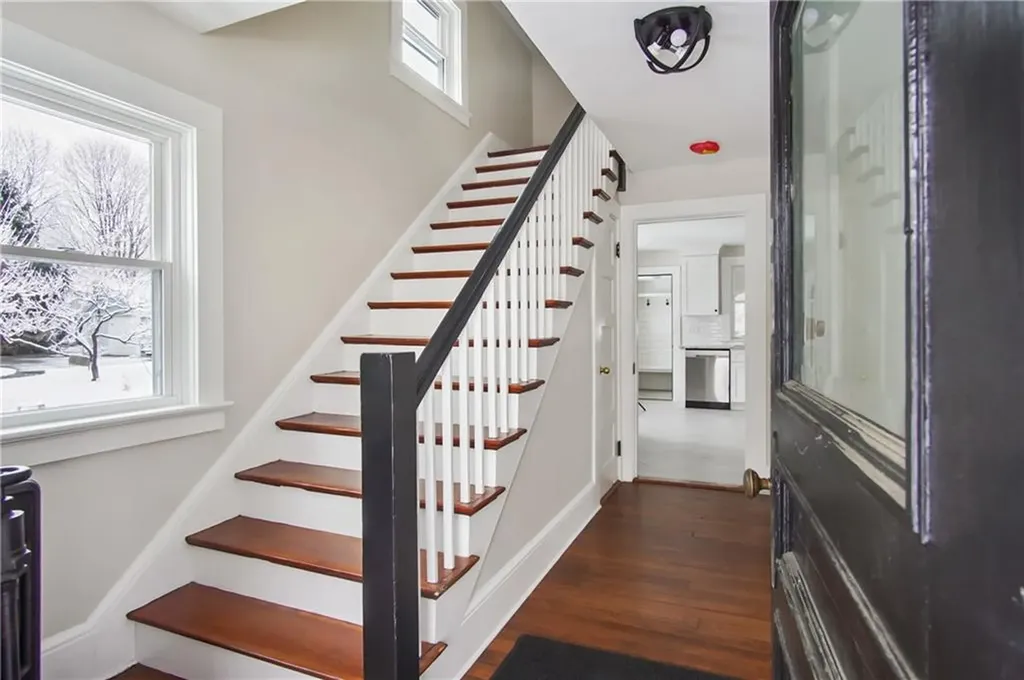 38 West Main Road Portsmouth RI 02871