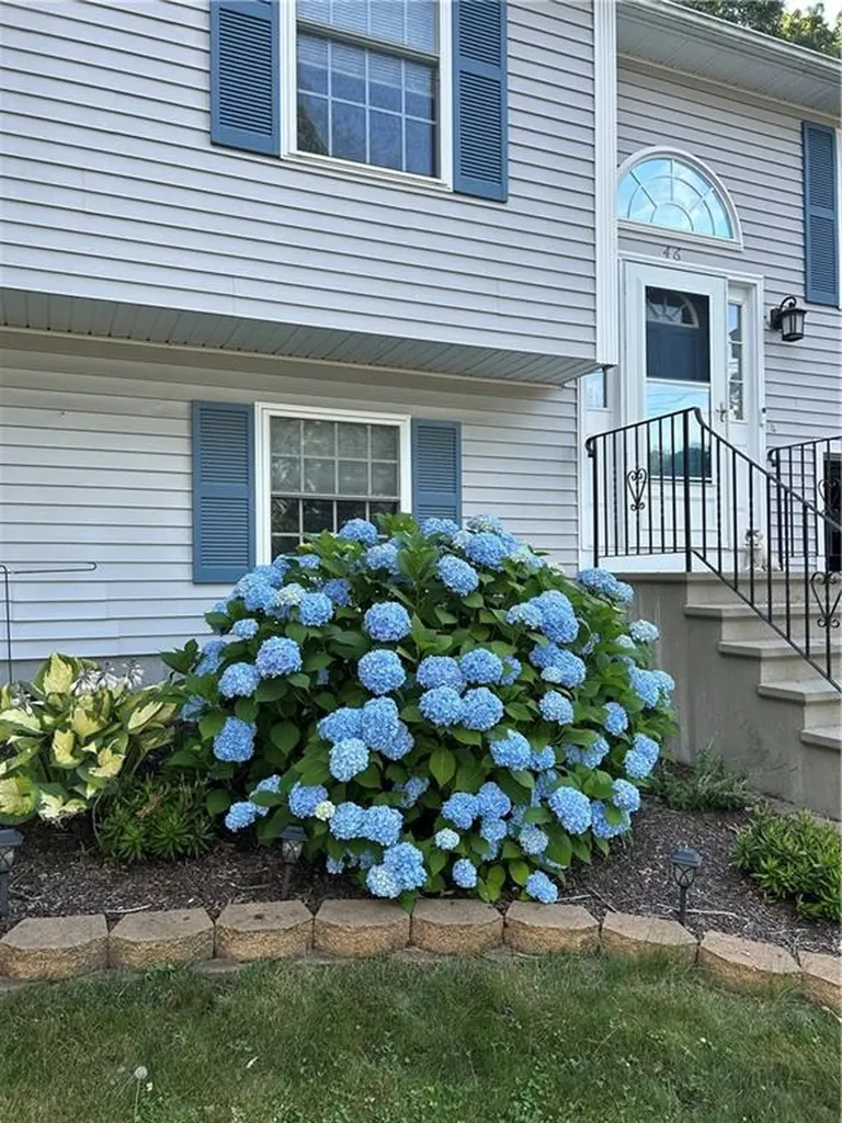 46 Edgewood Avenue Cumberland RI 02864