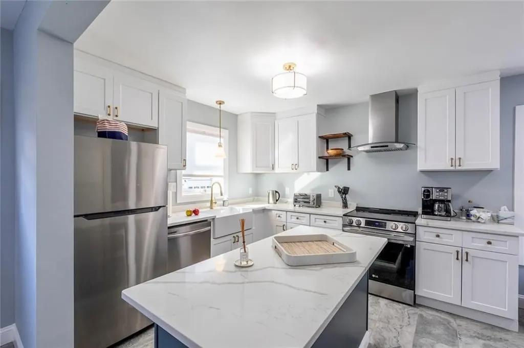 18 Hall Avenue Newport RI 02840