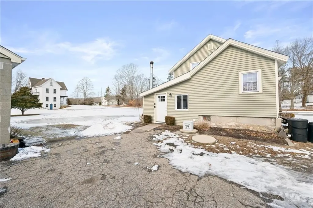 19 West Street Hopkinton RI 02804