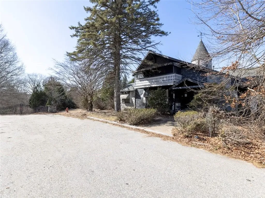 233 Annette Avenue Woonsocket RI 02895