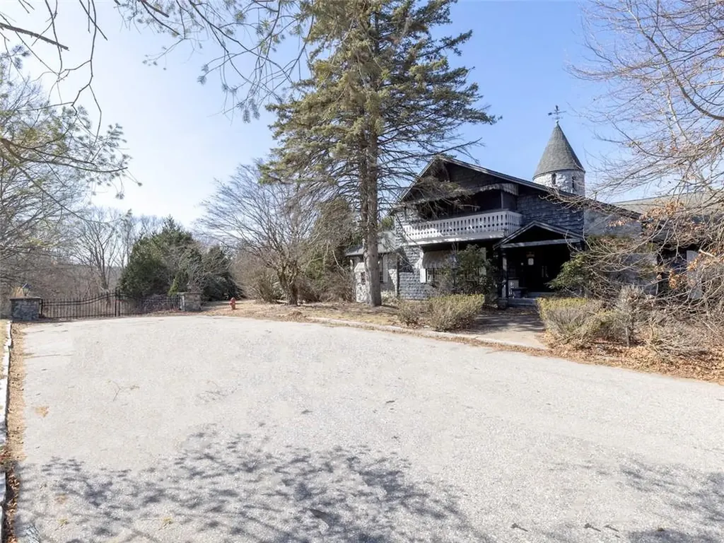 233 Annette Avenue Woonsocket RI 02895