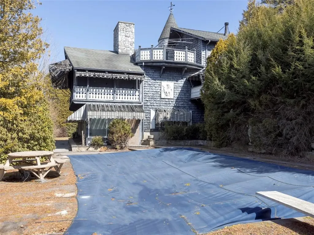 233 Annette Avenue Woonsocket RI 02895