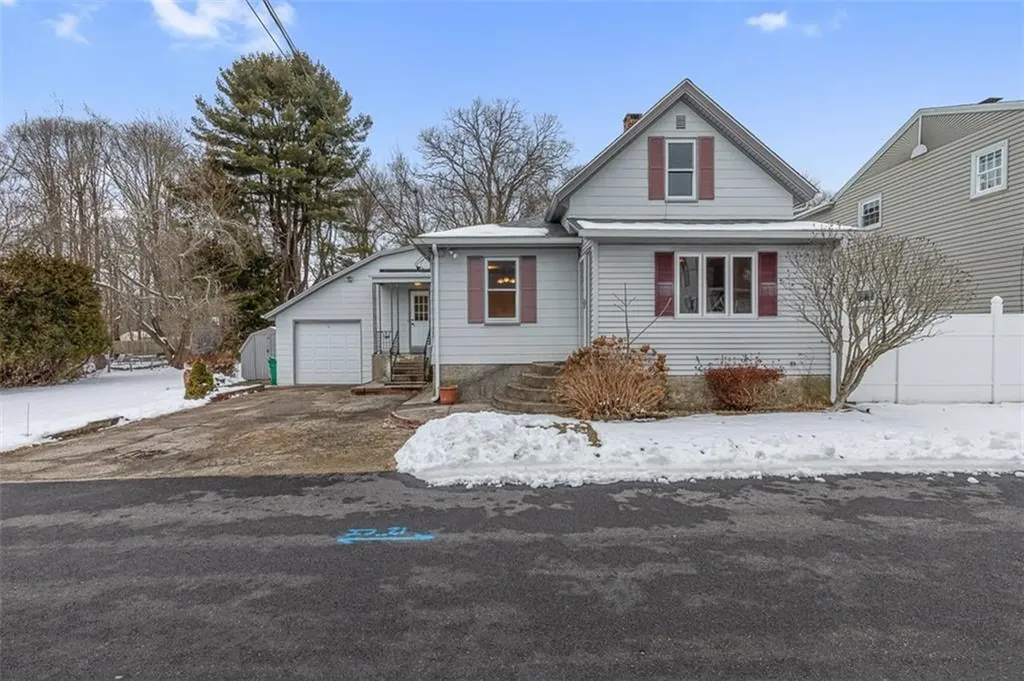 109 Oakside Street Warwick RI 02889