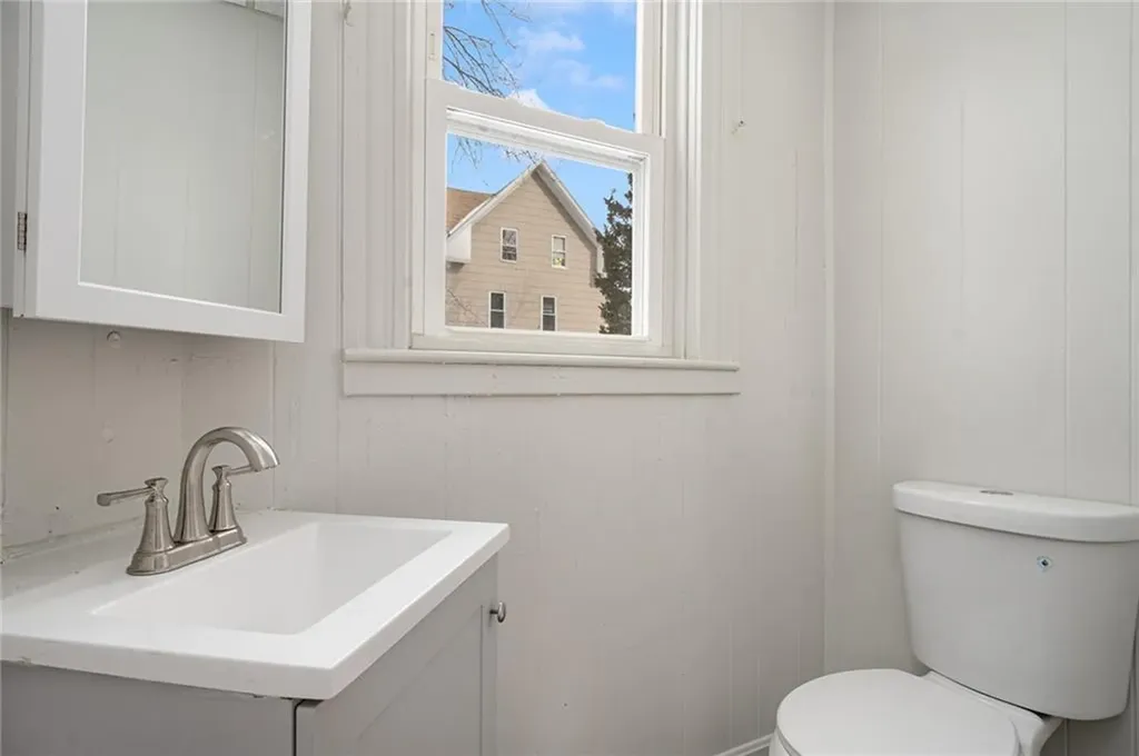 15 Woodlawn Avenue Pawtucket RI 02860