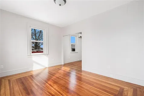 15 Woodlawn Avenue Pawtucket RI 02860