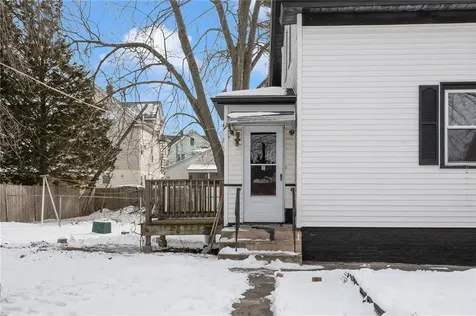 15 Woodlawn Avenue Pawtucket RI 02860