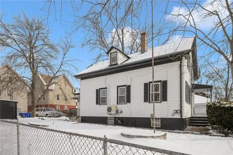 15 Woodlawn Avenue Pawtucket RI 02860