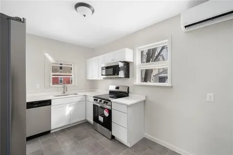 15 Woodlawn Avenue Pawtucket RI 02860