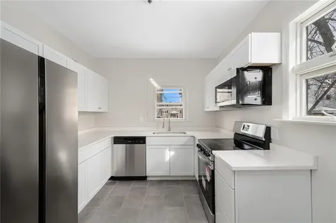 15 Woodlawn Avenue Pawtucket RI 02860