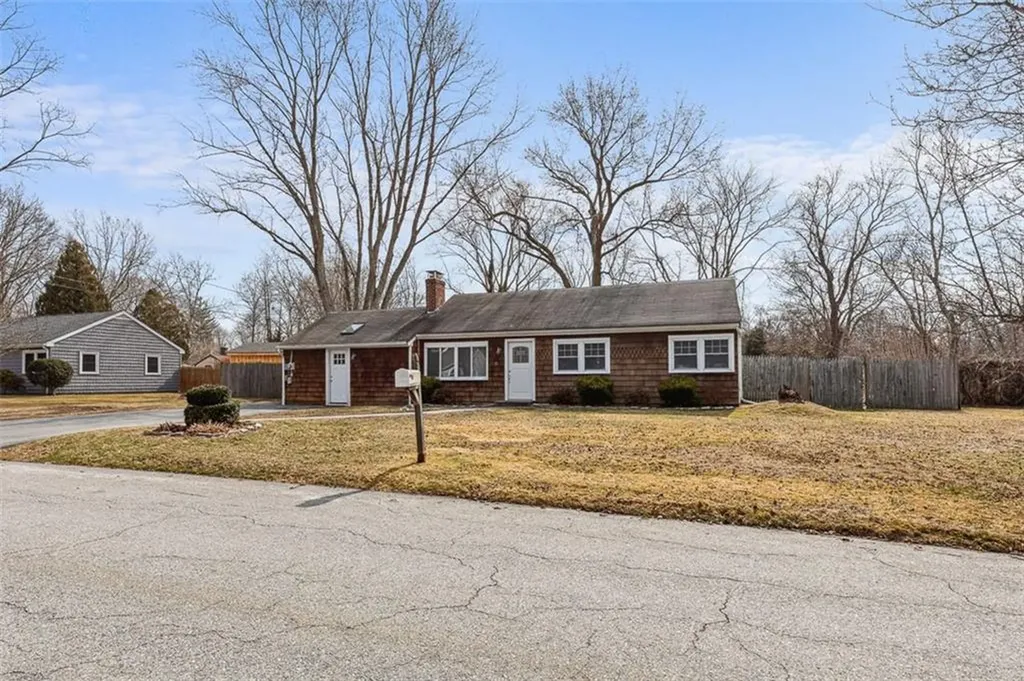 6 Rosedale Avenue Barrington RI 02806