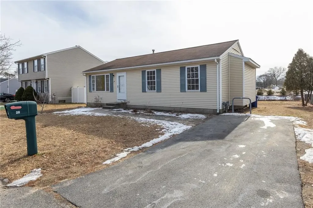28 Cameron Court Warwick RI 02886