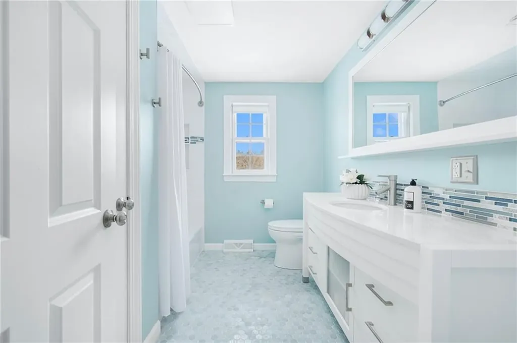 1000 Warwick Neck Avenue Warwick RI 02889