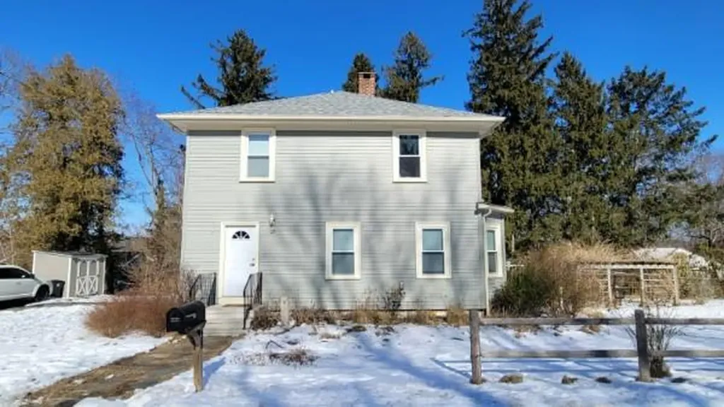28 Hoxie Court Coventry RI 02816