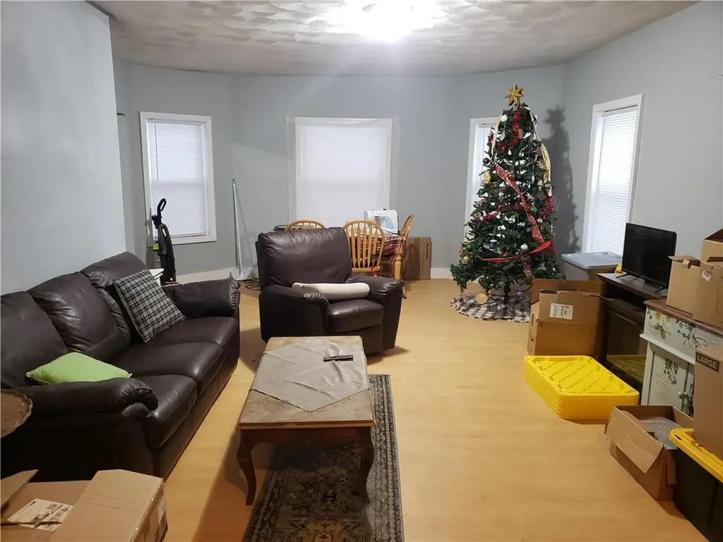 28 Hoxie Court Coventry RI 02816