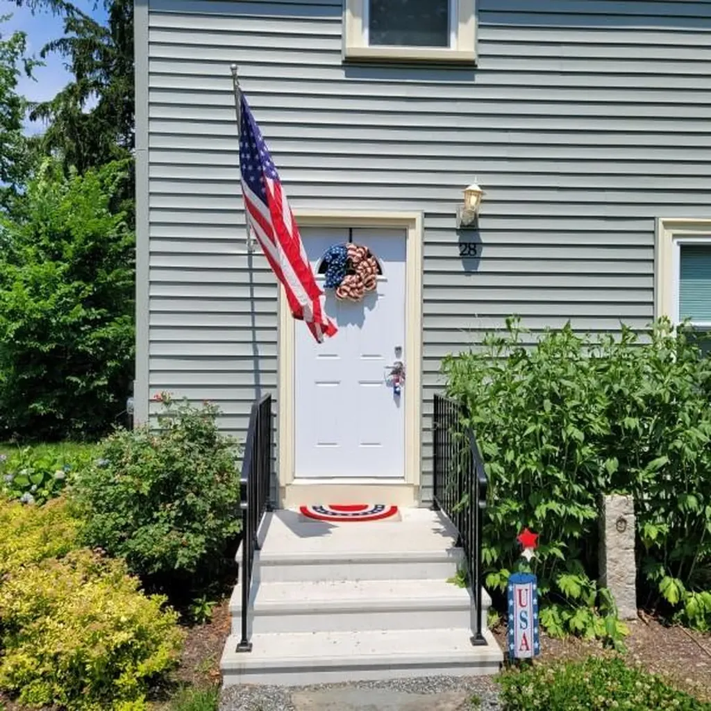 28 Hoxie Court Coventry RI 02816