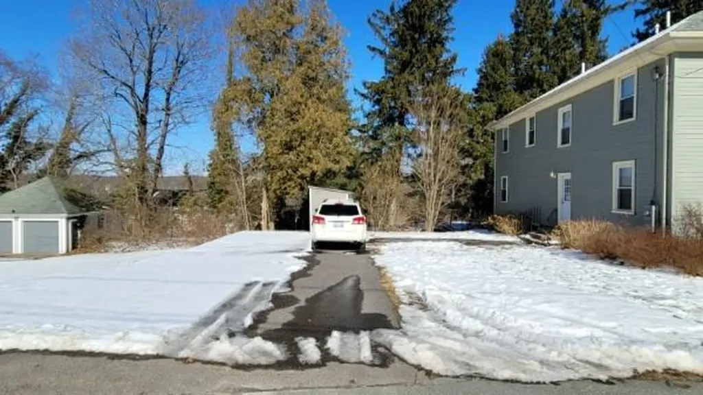 28 Hoxie Court Coventry RI 02816