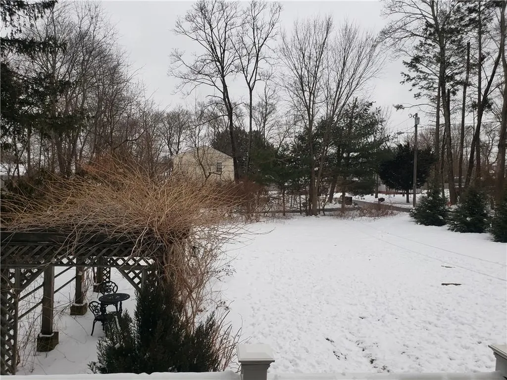 28 Hoxie Court Coventry RI 02816