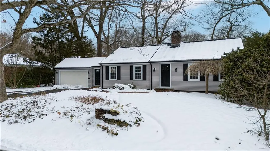 17 Hillsdale Drive Cranston RI 02920