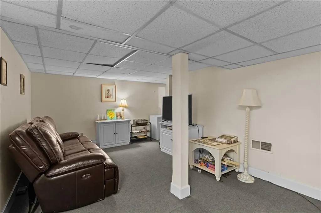 261 Glen Hills Drive Cranston RI 02920