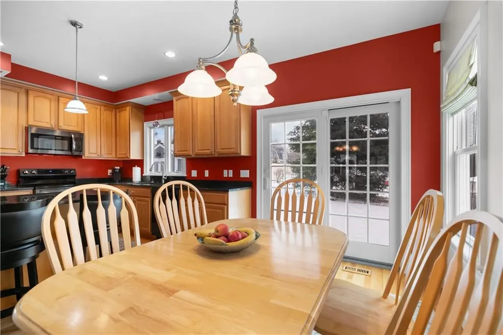 28 Bradford Street Warren RI 02885