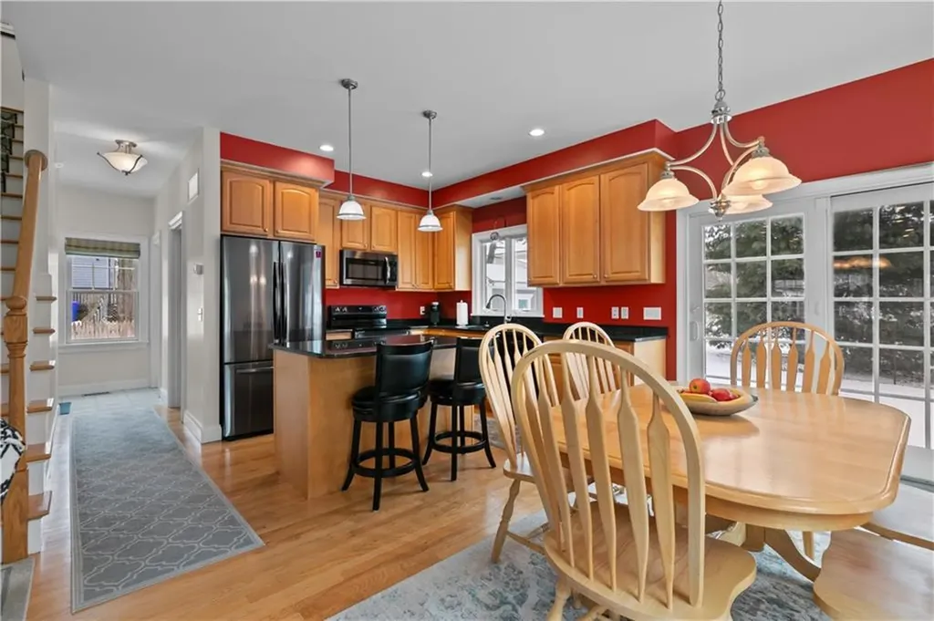 28 Bradford Street Warren RI 02885