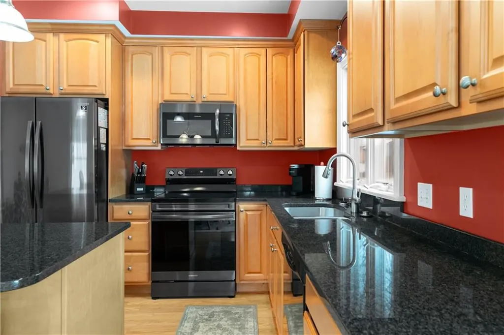 28 Bradford Street Warren RI 02885