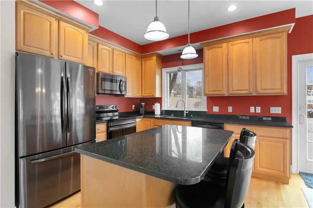 28 Bradford Street Warren RI 02885