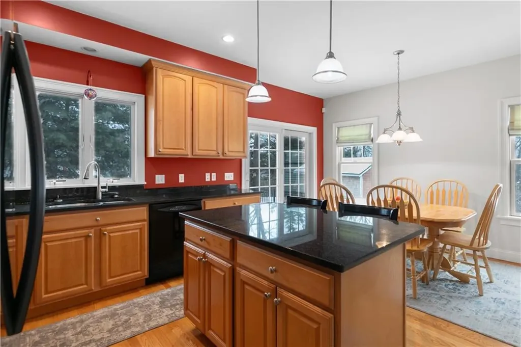 28 Bradford Street Warren RI 02885